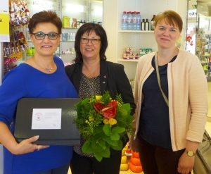 Robert Koch-Apotheke erhält Auszeichnung Familienfreundliches Unternehmen von Bürgermeisterin und ASG